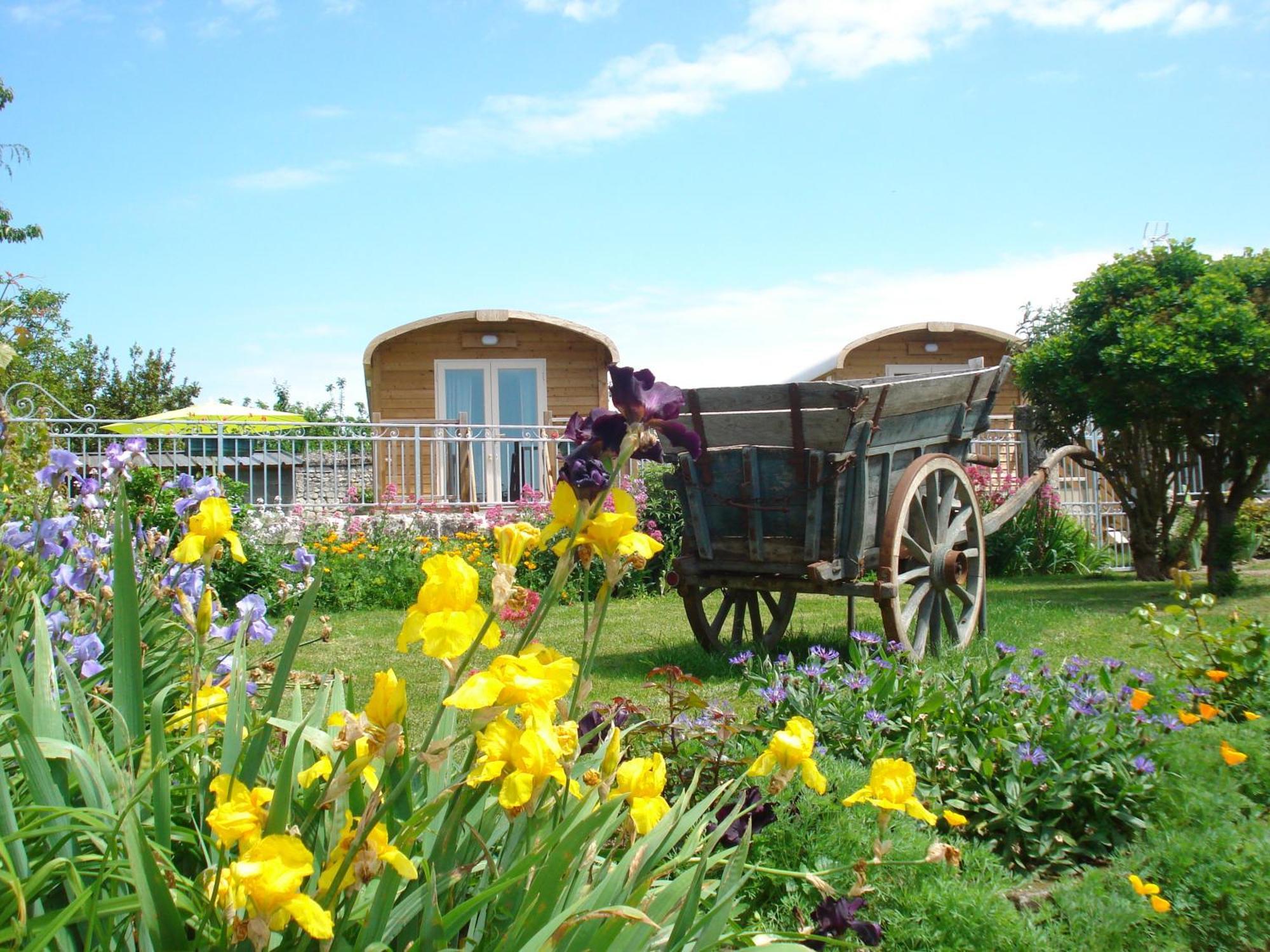 Les Roulottes De Cuzay Villa Roiffe ภายนอก รูปภาพ