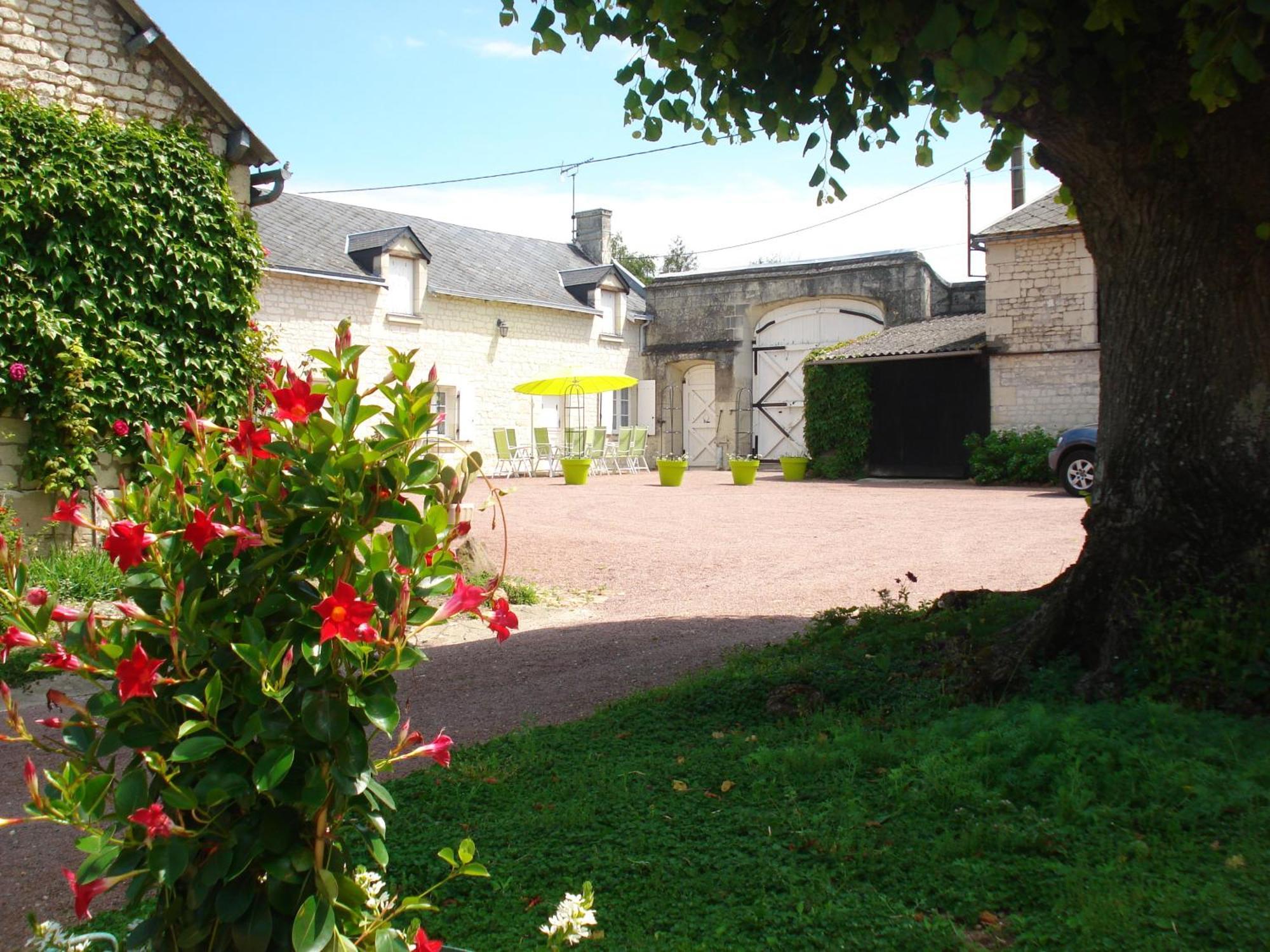 Les Roulottes De Cuzay Villa Roiffe ภายนอก รูปภาพ